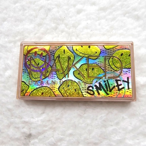 Exclusive Limited Edition Urban Decay SMILEY Mucho Happy Eyeshadow Pallet - Picture 8 of 12